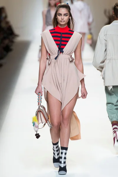 Look 17